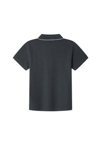 Polo shirt grigio scuro a maniche corte con colletto e bordo bianco sullo scollo, caratterizzato da una morbida texture in cotone e un orlo dritto.