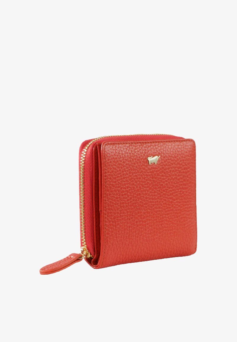 Portefeuille en cuir rouge avec une finition texturée, fermeture éclair dorée et un petit logo embossé. Forme carrée compacte, adaptée pour les cartes et les billets.