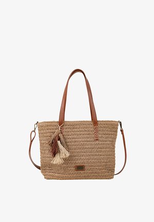 Bolsa de mano de paja tejida con correas de cuero marrón y un adorno de borla decorativa. Presenta una forma estructurada y un acabado texturizado.