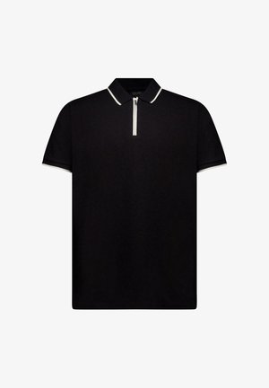 Zwart poloshirt met korte mouwen, voorzien van een kwart rits en witte accenten op de kraag en mouwen. Textuur in de stof.