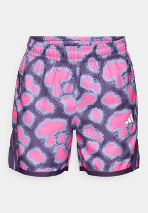 Violetti shortsit, joissa on vaaleanpunaisia ja vaaleansinisia pisteitä, joustava vyötärönauha ja sivuaukot ilmanvaihtoa varten. Sisältää pienen valkoisen logo-yksityiskohdan.