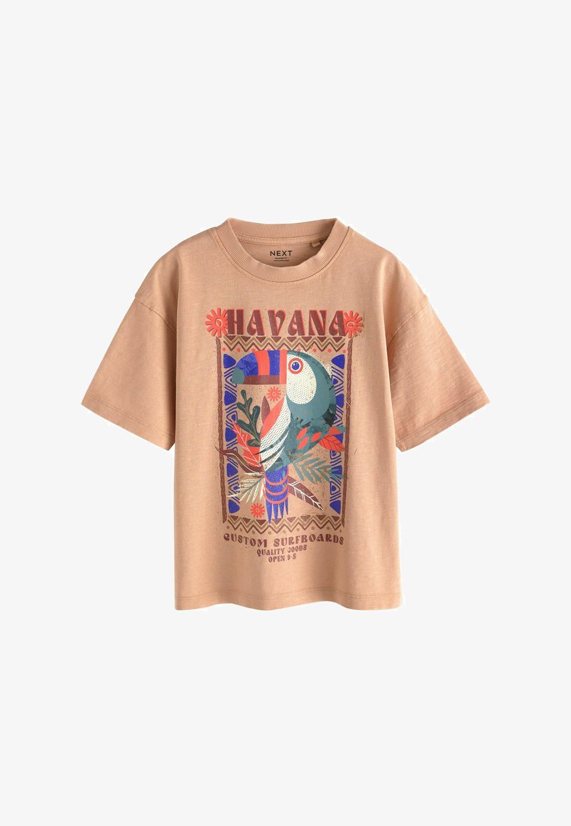 Camiseta beige de manga corta con gráfico colorido de tucán y texto que dice "Havana Custom Surfboards Quality Goods Open 9-5."