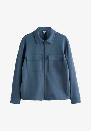 Modrá bunda na zip s dlouhými rukávy, dvěma klopovými kapsami na hrudi, bočními kapsami a špičatým límečkem.