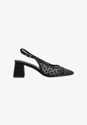 Zwarte slingback pumps met een puntige neus, voorzien van een bovenwerk van mesh met polkadots en een textuur van suède op de hiel. Blokhak design.