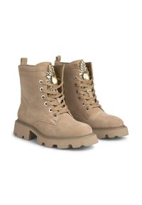 Stivaletti alla caviglia in suede beige con lacci, un accento decorativo di gemme sul lato, suola in gomma spessa e collo imbottito. Finitura strutturata in tutto.
