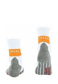 Zwei Paar Socken von hinten angezeigt, mit weißen Oberteilen und orangefarbenem "FALKE"-Logo sowie grauen gemusterten Sohlen.