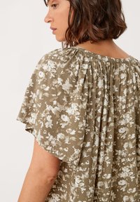 s.Oliver Blouse - dusty olive aop