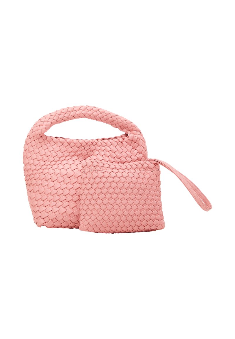 Borsa intrecciata rosa con forma arrotondata e un manico robusto, accompagnata da una piccola pochette coordinata con zip e tracolla.