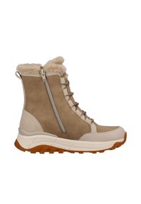 Botas de tobillo de ante beige con borde de piel de peluche, cremallera lateral y parte delantera con cordones. Presenta una suela robusta blanca y marrón. Acabado texturizado.