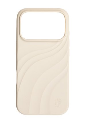 Beige silikone telefonetui med bølget præget design og stort kameraudskæring, med lille "Ideal of Sweden" tekst nær bunden.