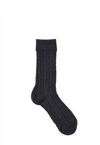 Calzino nero a maglia cable con un design a coste, dotato di un polsino solido e punta liscia. Realizzato in materiale morbido per comfort e durata.