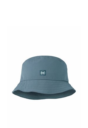 Sombrero tipo bucket azul con ala ancha cosida y un parche con el logo de Buff centrado en el frente.