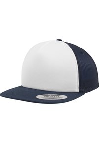 Snapback kapa s bijelim prednjim panelom, tamnoplavim vizirima i mrežastim stranama. Ima okruglu etiketu na viziru s tekstom marke.