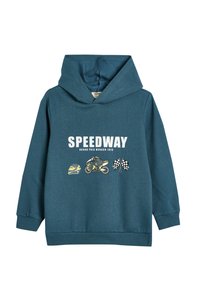 Sudadera con capucha en color azul verdoso que presenta impresiones gráficas de una motocicleta, un casco y banderas a cuadros. Tejido suave con puños y dobladillo acanalados.