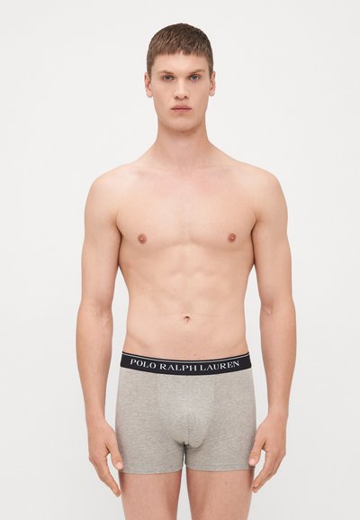 Boxer briefs cinzentos com uma faixa elástica preta apresentando o logótipo "POLO RALPH LAUREN", design ajustado e textura suave.