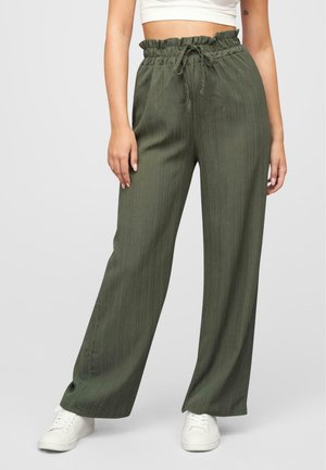 MIT WEITEM BEINSCHNITT UND STRUKTUR - Pantalon classique - military green