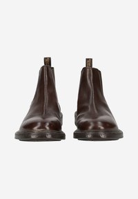 Braune Leder-Chelsea-Boots mit glatter Oberfläche, elastischen Seitenpaneelen und Zugschlaufen für einfaches Anziehen. Robuste Gummisohlen.