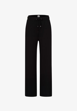 Zwarte wijde broek van zacht materiaal, met een trekkoord in de taille en metalen accenten bij de heupen. Glad materiaal over de hele lengte.