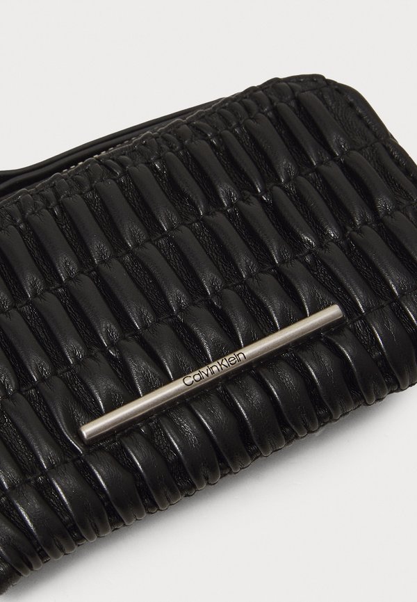 RUCHED MED ZIP - Wallet2