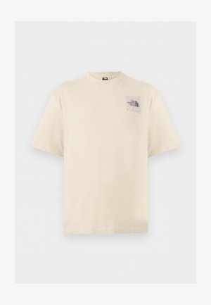 T-shirt beige à manches courtes avec petit logo violet et motif abstrait sur le haut gauche de la poitrine indiquant "The North Face".