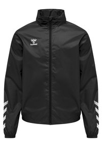 Giacca a vento nera realizzata in materiale leggero, con colletto alto, zip frontale e strisce diagonali bianche sulle maniche.