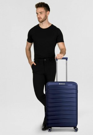 FRANKY, LONDON 4 ROLLEN TROLLEY M 65 CM MIT DEHNFALTE UNISEX - Luggage - dark blue