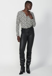 Koroshi Bluza z gumbi - black