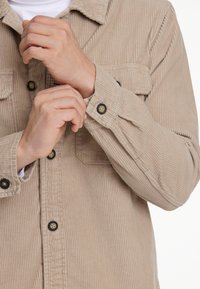 Lindbergh Camisa - sand