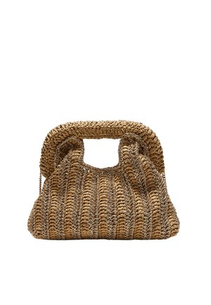 Borsa a tracolla in paglia intrecciata con manico superiore arrotondato e corpo plissettato, con fibre naturali chiare e scure alternate a righe verticali.