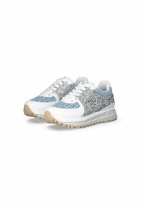 White athletic sneakers with silver glitter accents and light blue patterned fabric. Features a cushioned sole and a textured rubber grip.