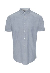 Camisa de botones de manga corta en tela azul clara. Presenta un collar con botones, botones blancos y una textura sutil. Logo bordado en el pecho.