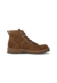 Botte de randonnée en daim marron avec œillets en métal, lacets rouge foncé, col rembourré à la cheville, semelle texturée et languette de traction au talon.
