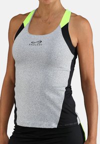 Graues sportliches Tanktop mit schwarzen Seiten und neon-grünen Akzenten an den Trägern. Mit dem Markenlogo "ENDLESS" auf der Vorderseite.