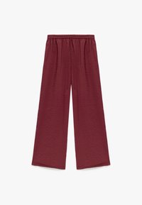 Pantalons larges d'une teinte bourgogne profond, en tissu léger avec une texture froissée et une taille élastique.