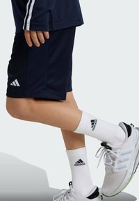 adidas Performance ESSENTIALS REGULAR FIT KIDS - Pantalón corto de deporte - legend ink   white