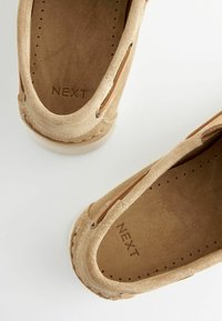 Next REGULAR FIT - Jachtárska obuv - camel