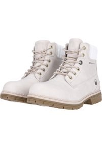 Hellbeige Knöchelstiefel aus Wildleder mit strukturierter Oberfläche, ausgestattet mit Metallösen, beigen Schnürsenkeln und einer Gummisohle mit Profil.