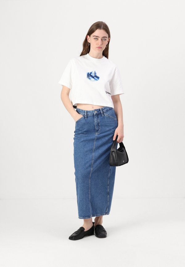 BOXY GLITCHED LOGO - Print T-shirt4