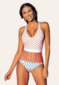 Bañador de una pieza con un escote en V profundo, con patrones de conchas rojas y blancas y un estilo de cintura alta con detalles en azul.