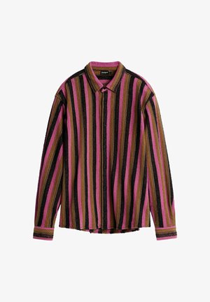 Camisa de manga larga con botones, con rayas verticales en rosa, negro, marrón y mostaza, con cuello clásico y tela texturizada.