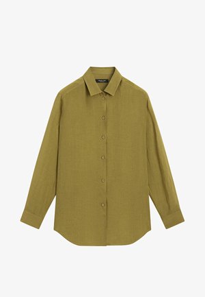 Olivově zelená košile s dlouhým rukávem na knoflíky, s klasickým límečkem, zapínáním na knoflíky na manžetách a mírně zaobleným spodním okrajem.