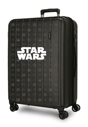 Maleta rígida negra con ruedas y patrones verticales de logotipos y símbolos de Star Wars, que cuenta con un asa retráctil y cierre lateral con cremallera.
