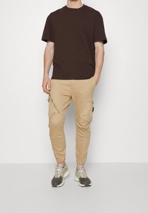 YOURTURN, Camiseta básica - brown