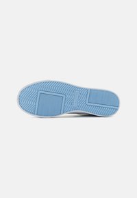 Lacoste ZIANE PLATFORM 224 - Αθλητικά παπούτσια - white/light blue