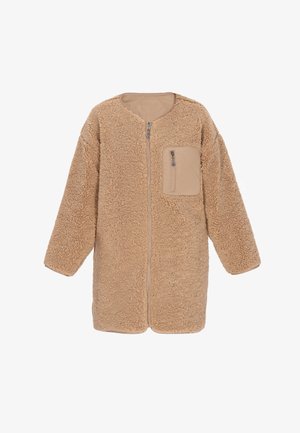 Béžový teddy kabát z mäkkého a textúrovaného fleece materiálu, so zipsovým uzáverom a náprsním vreckom na ľavej strane.
