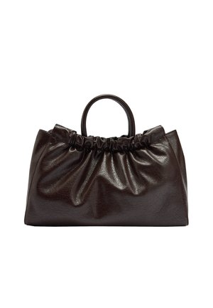 Ciemnobrązowa skórzana torebka z marszczeniem na górze i zaokrąglonymi uchwytami, przedstawiona na białym tle.