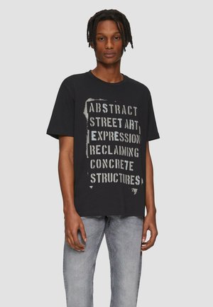 - T-shirt z nadrukiem