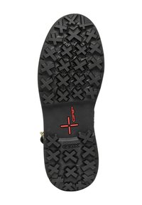 Suela de goma negra con un patrón de agarre texturizado que presenta formas en X elevadas. Logotipo de Geox en rojo, con un borde reforzado para mayor durabilidad.