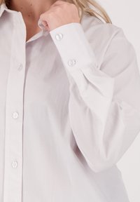 JE M'APPELLE Overhemdblouse - wit