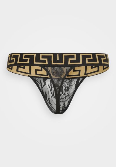 Zwarte kanten string met een gouden geometrisch patroon op de tailleband. Bevat bloemige kantdetails en elastisch materiaal voor flexibiliteit en comfort.